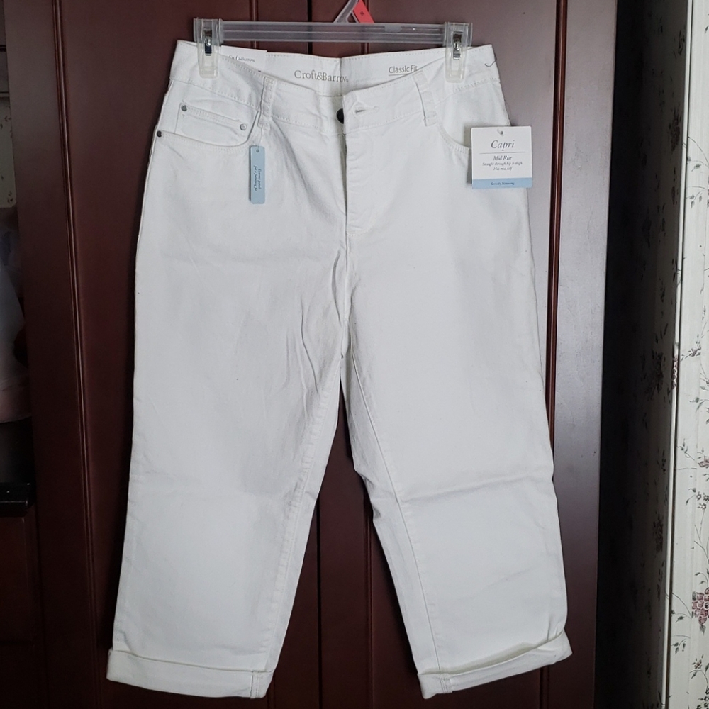 NWT Women's Mid Calf Capris